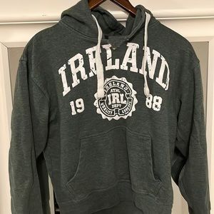 Ireland Hoodie Size Medium Cara Craft​​